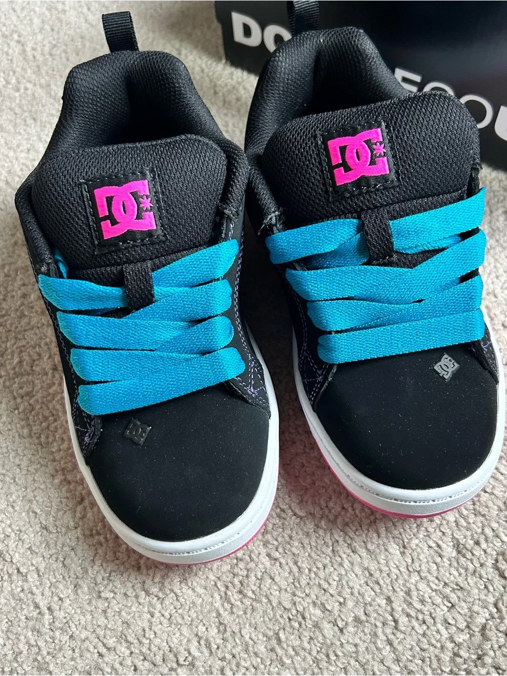 Youth Girls Sz 2 DC Skate Court Graffik Sneakers Black Pink Blue Neon Lights New